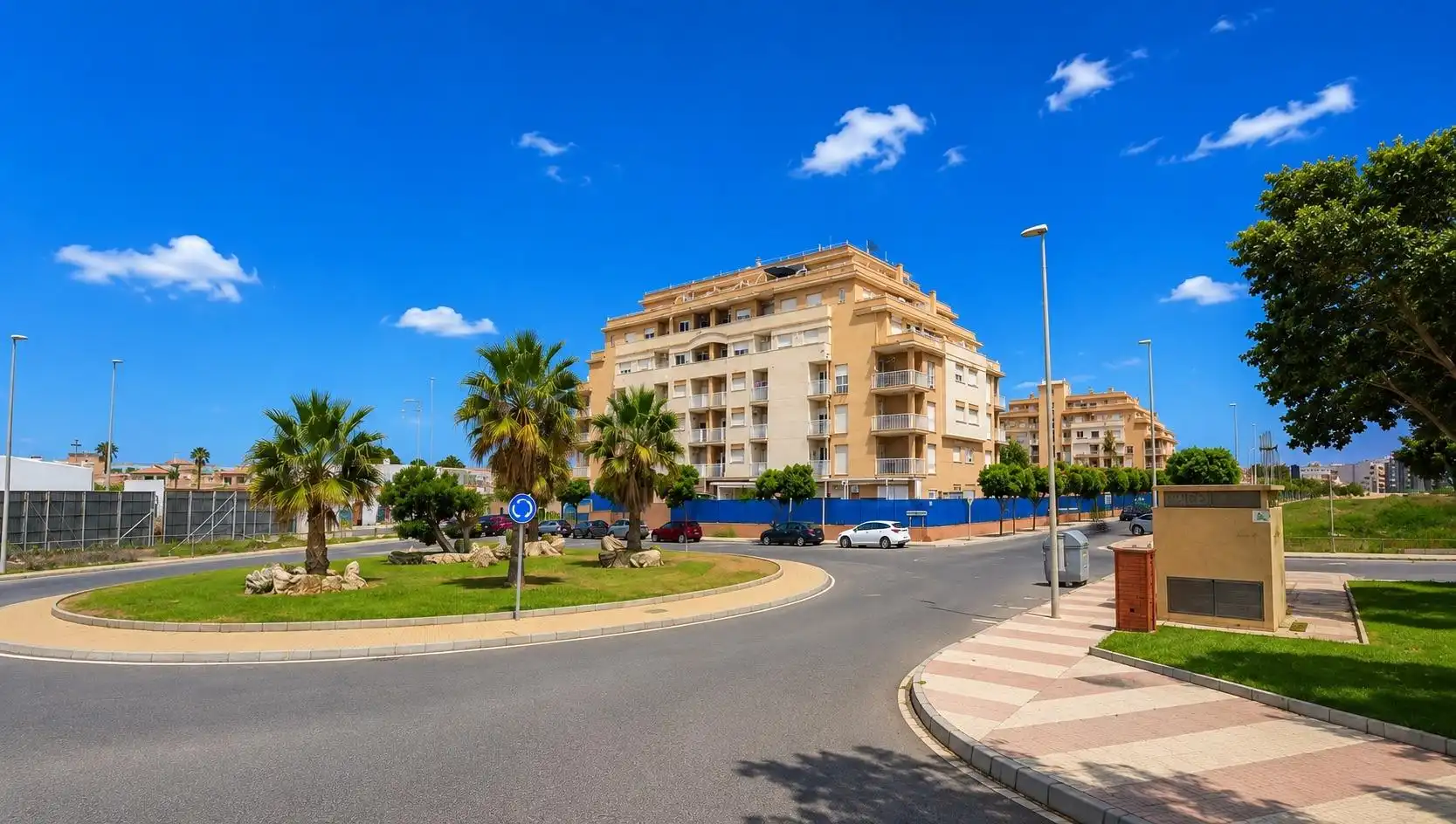 Vista exterior de Piso en venta en Roquetas de Mar con Jardín privado y Piscina comunitaria