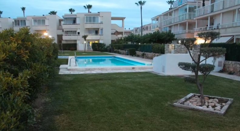 Piscina de Apartament en venda en Vinaròs amb Calefacció, Terrassa i Moblat