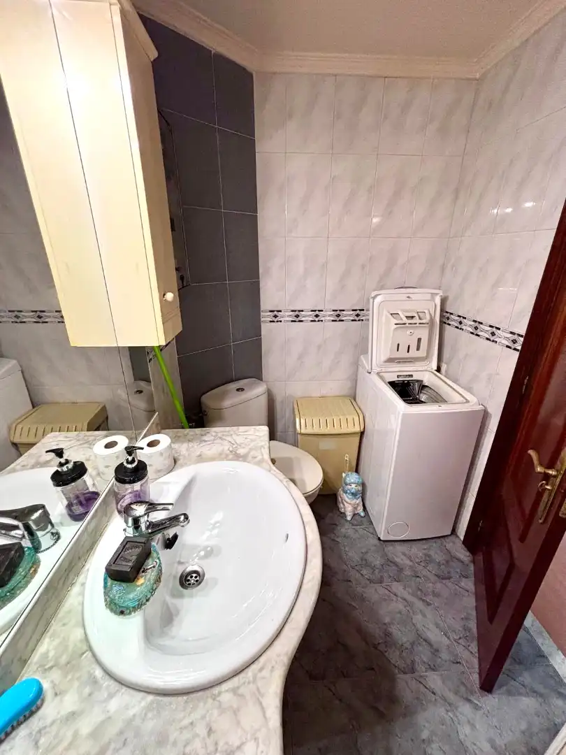 Bathroom of Flat for sale in Gijón   with Parquet flooring, Oven and Washing machine