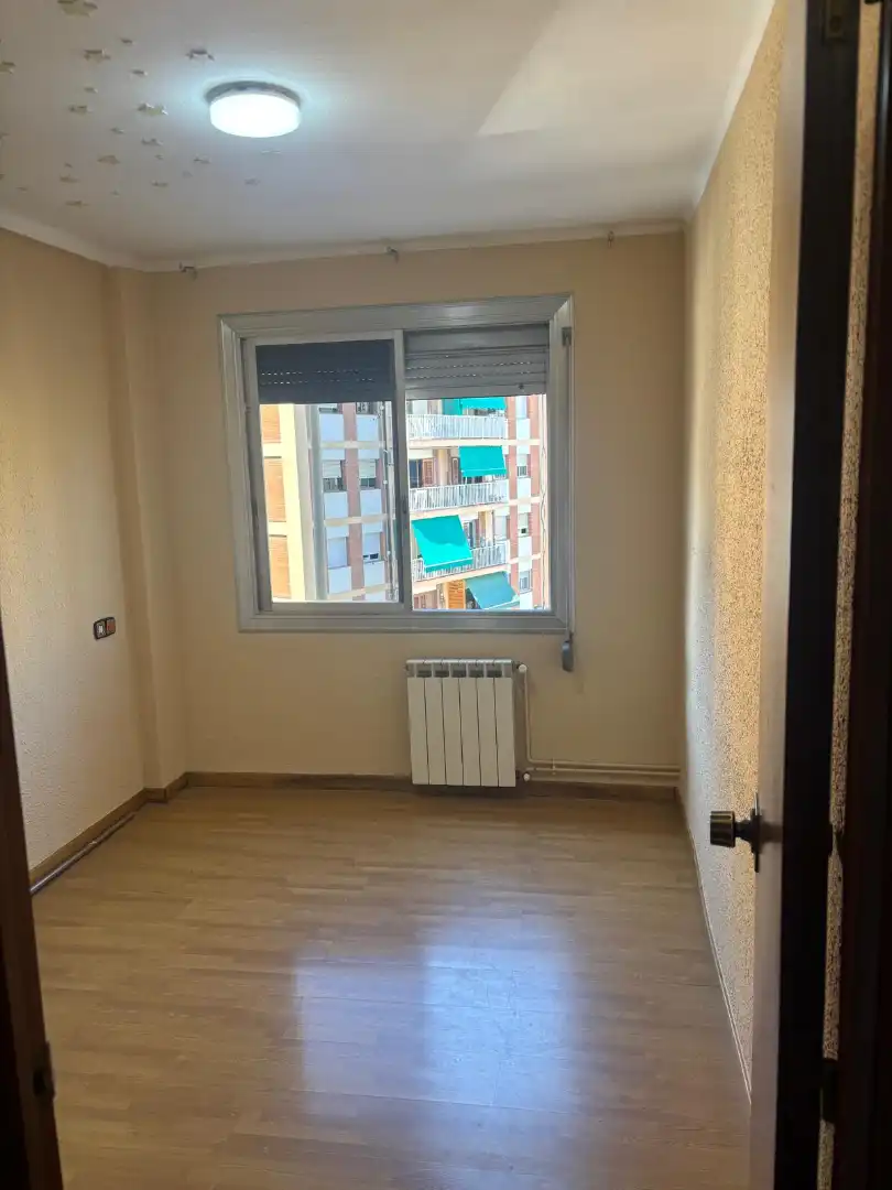 Habitación de Piso en venta en Badalona con Calefacción, Parquet y Amueblado