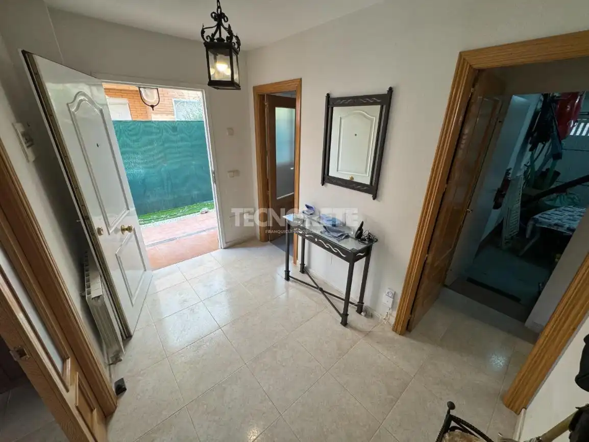 Casa aparellada amb terrassa en venda a Yunquera de Henares, imagen 7