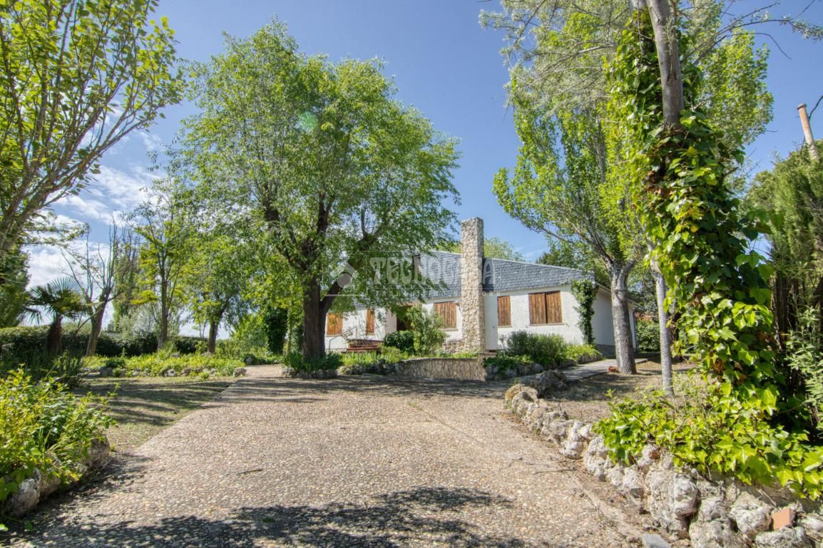 Exterior view of House or chalet for sale in Mojados  with Private garden and Community pool