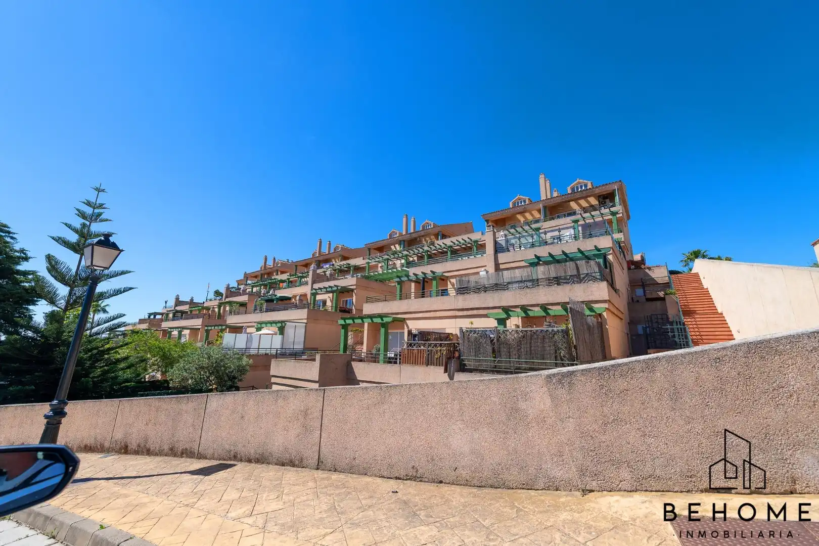 Vista exterior de Ático en venta en La Alcaidesa con Jardín privado, Terraza y Piscina comunitaria