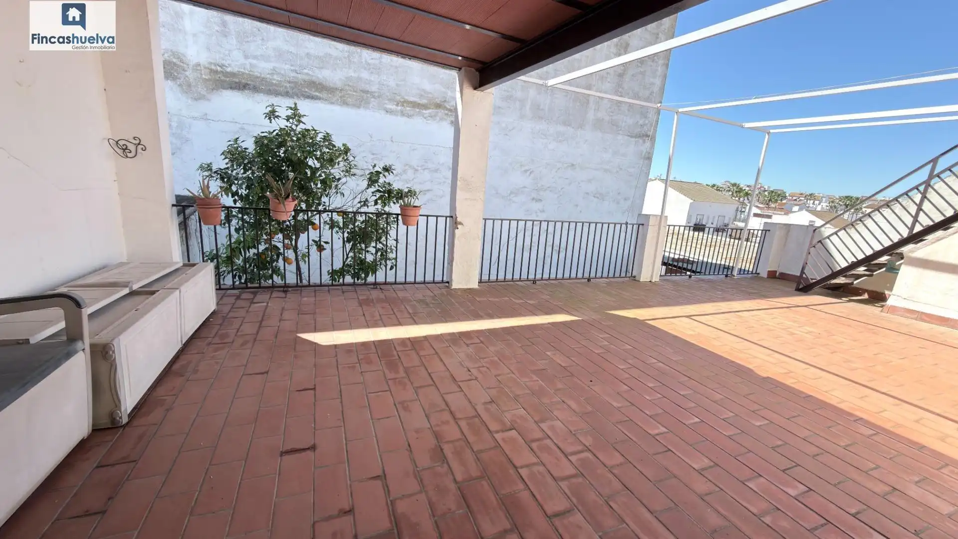 Terrassa de Casa adosada en venda en Palos de la Frontera amb Terrassa, Moblat i Balcó
