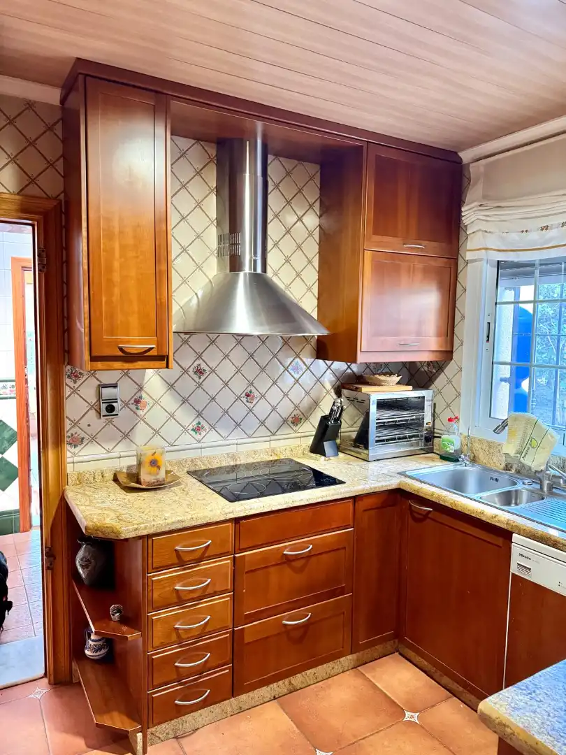 Cuina de Casa o xalet en venda en Elche / Elx amb Aire condicionat, Calefacció i Jardí privat