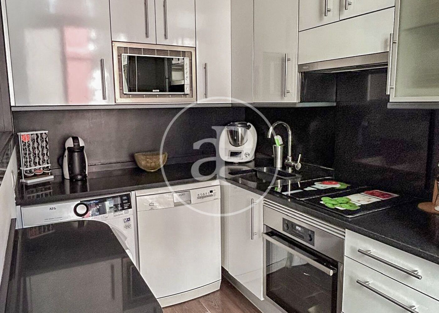 Kitchen of Flat for sale in  Madrid Capital  with Air Conditioner, Heating and Storage room