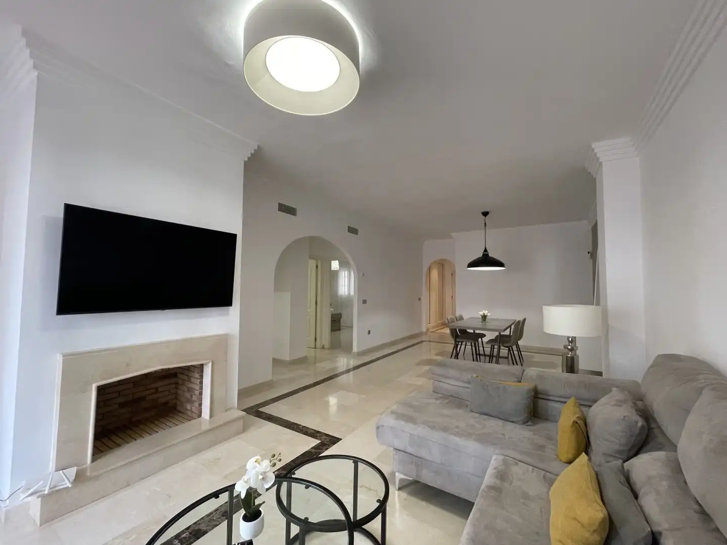 Sala d'estar de Apartament de lloguer en Marbella amb Aire condicionat, Calefacció i Terrassa