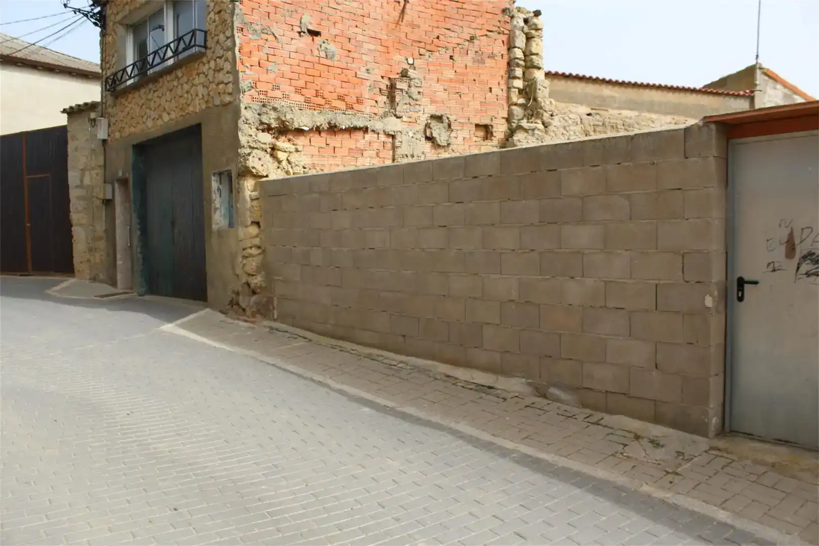 Vista exterior de Terreno en venta en Valdenebro de los Valles