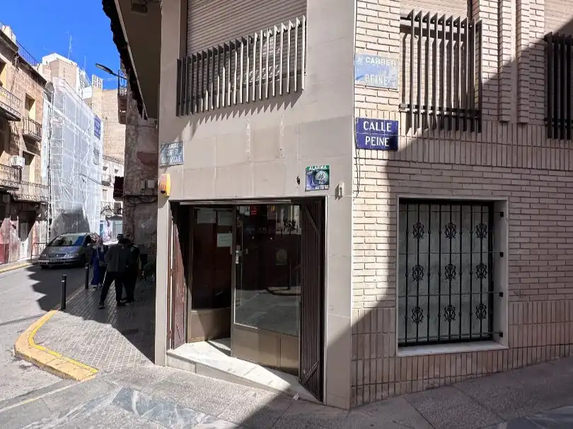 Vista exterior de Local en venta en Crevillent