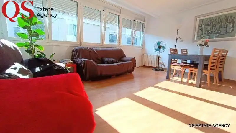 Piso con terraza en venta en Centre