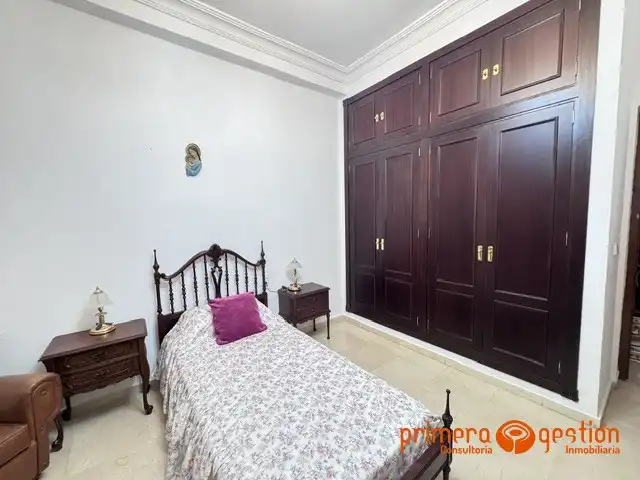 Dormitori de Casa o xalet en venda en Carmona amb Aire condicionat i Calefacció