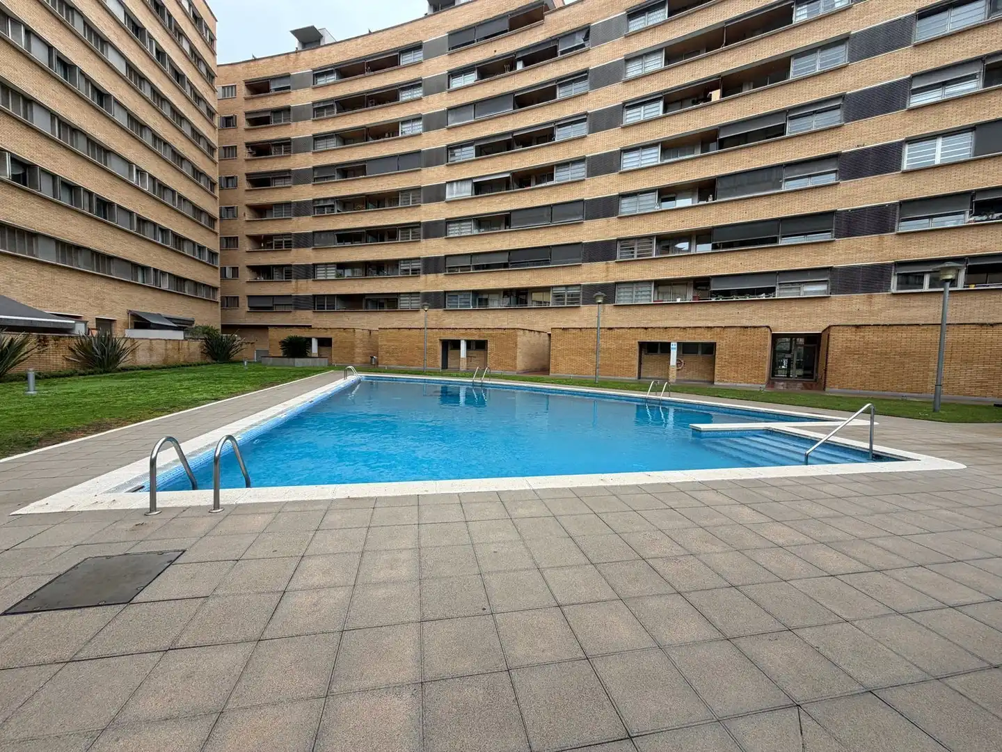 Piscina de Piso en venta en Girona con Aire acondicionado, Jardín privado y Terraza