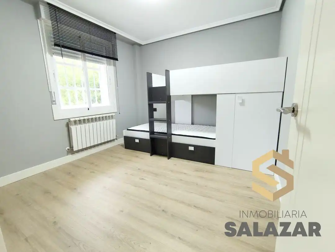 Bedroom of Flat for sale in Castro-Urdiales  with Heating, Terrace and Balcony