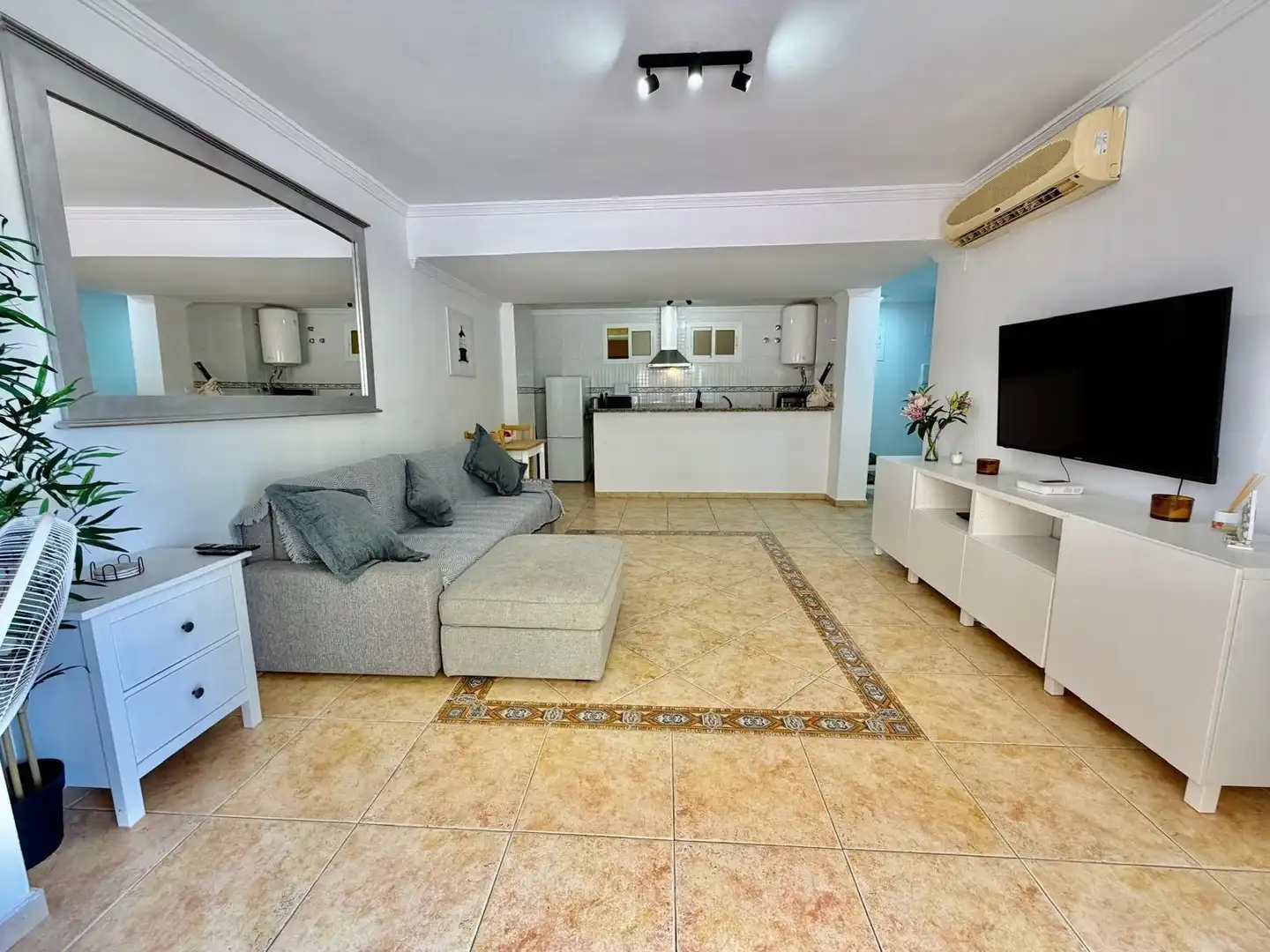 Sala de estar de Piso en venta en Benalmádena con Aire acondicionado, Calefacción y Jardín privado