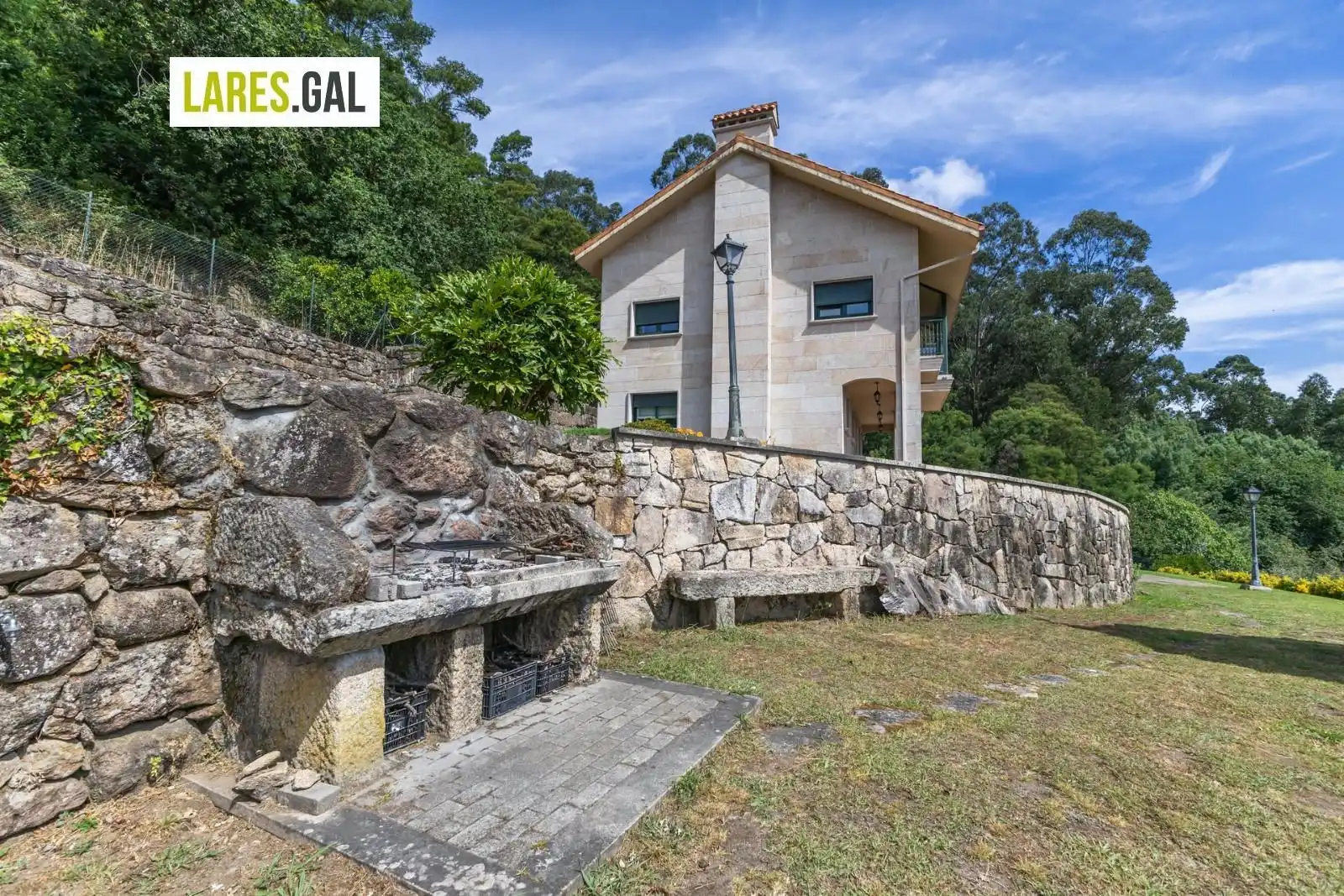 Außenansicht von Haus oder Chalet zum Verkauf in Cangas  mit Heizung, Terrasse und Möbliert