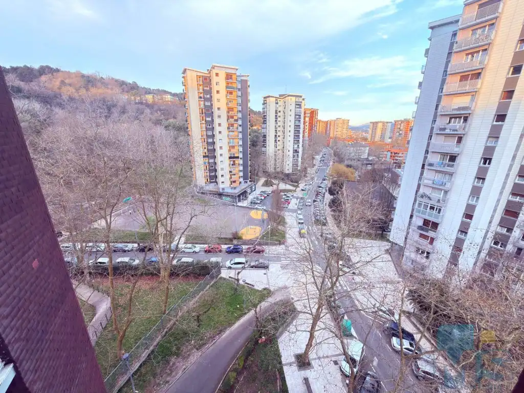 Vista exterior de Pis en venda en Donostia - San Sebastián  amb Aire condicionat i Balcó
