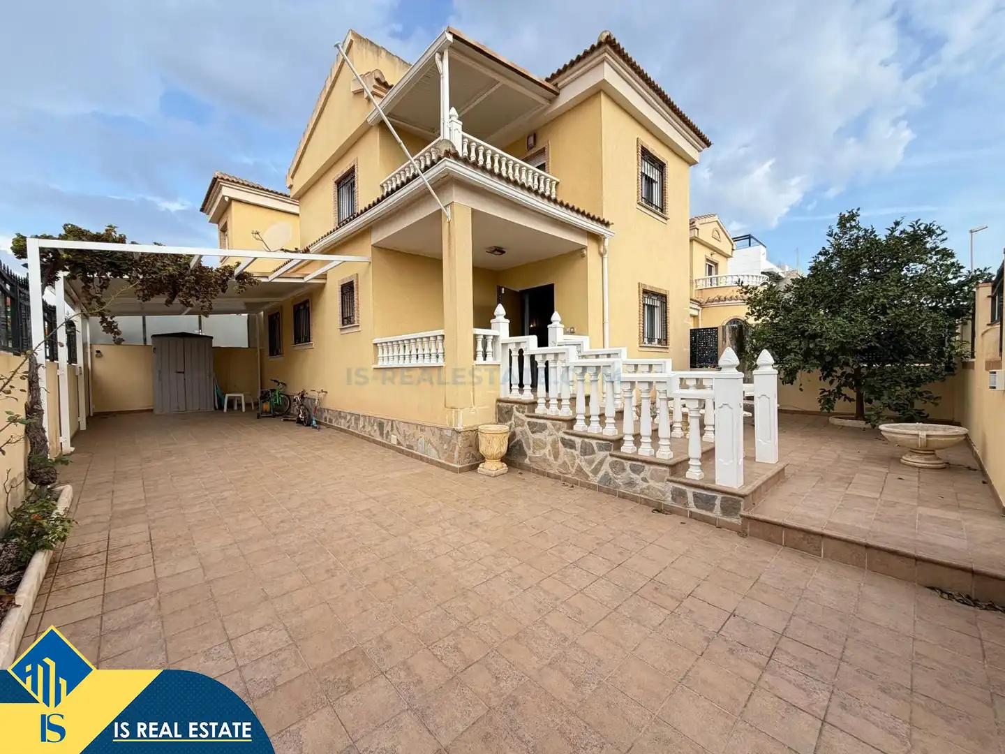 Chalet con piscina en venta en Orihuela Costa