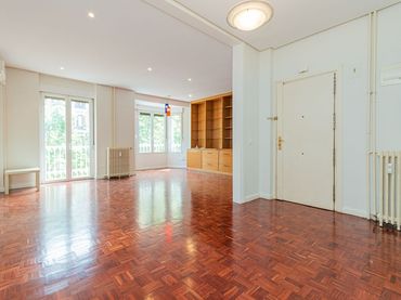 Flat with lift for sale in Chamberí