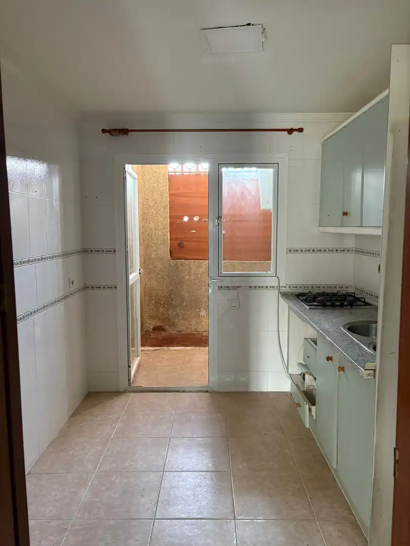 Cuina de Pis en venda en Málaga amb Calefacció, Jardí privat i Terrassa