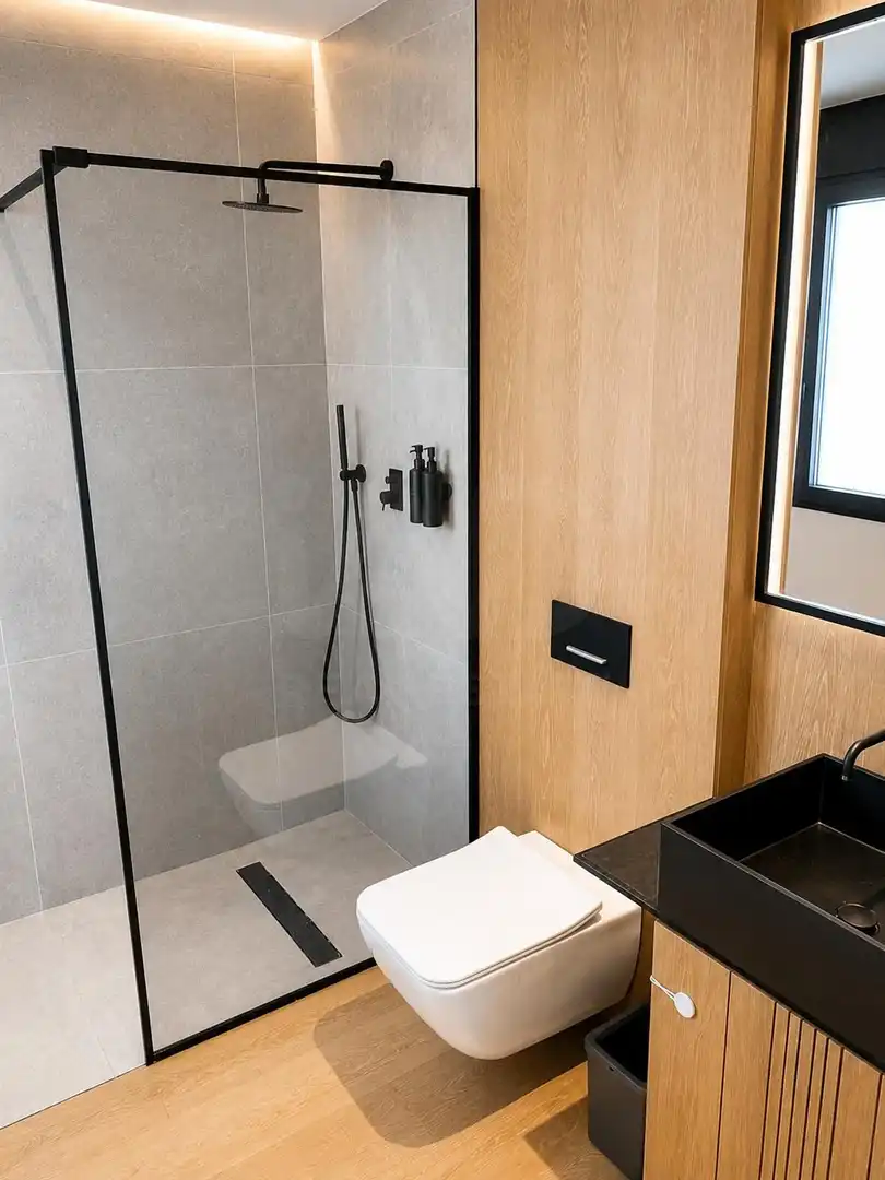 Bathroom of Attic for sale in Sevilla  with Air Conditioner, Heating and Terrace