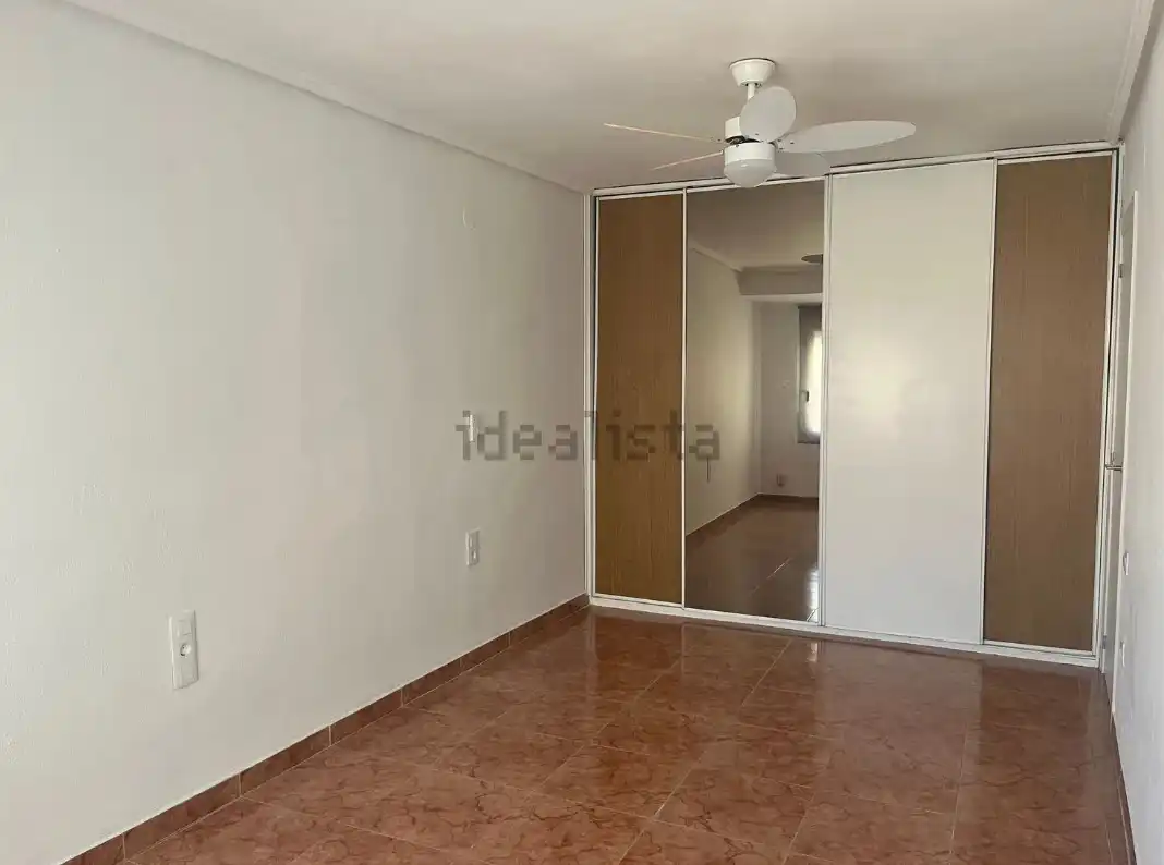 Bedroom of Flat for sale in Valencia  with Air Conditioner, Balcony and Internet