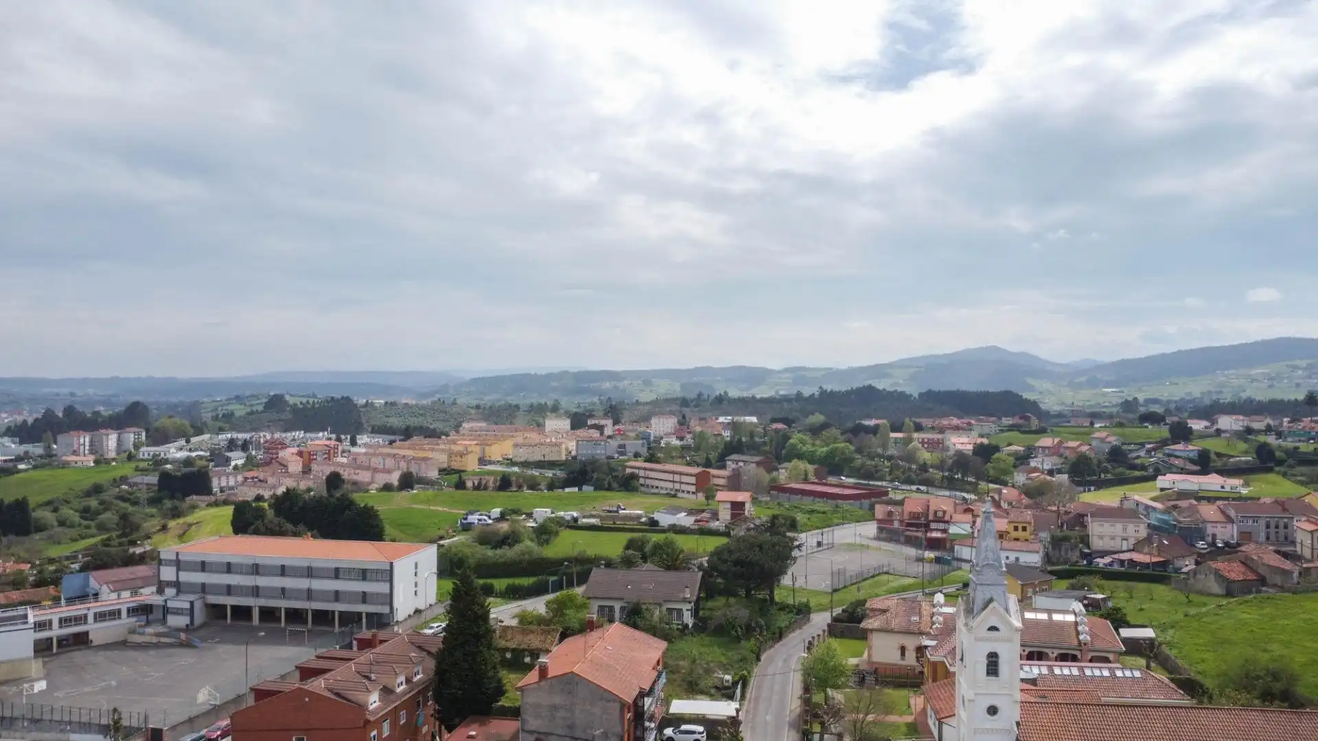 Vista exterior de Casa o chalet en venta en Avilés con Calefacción, Jardín privado y Terraza