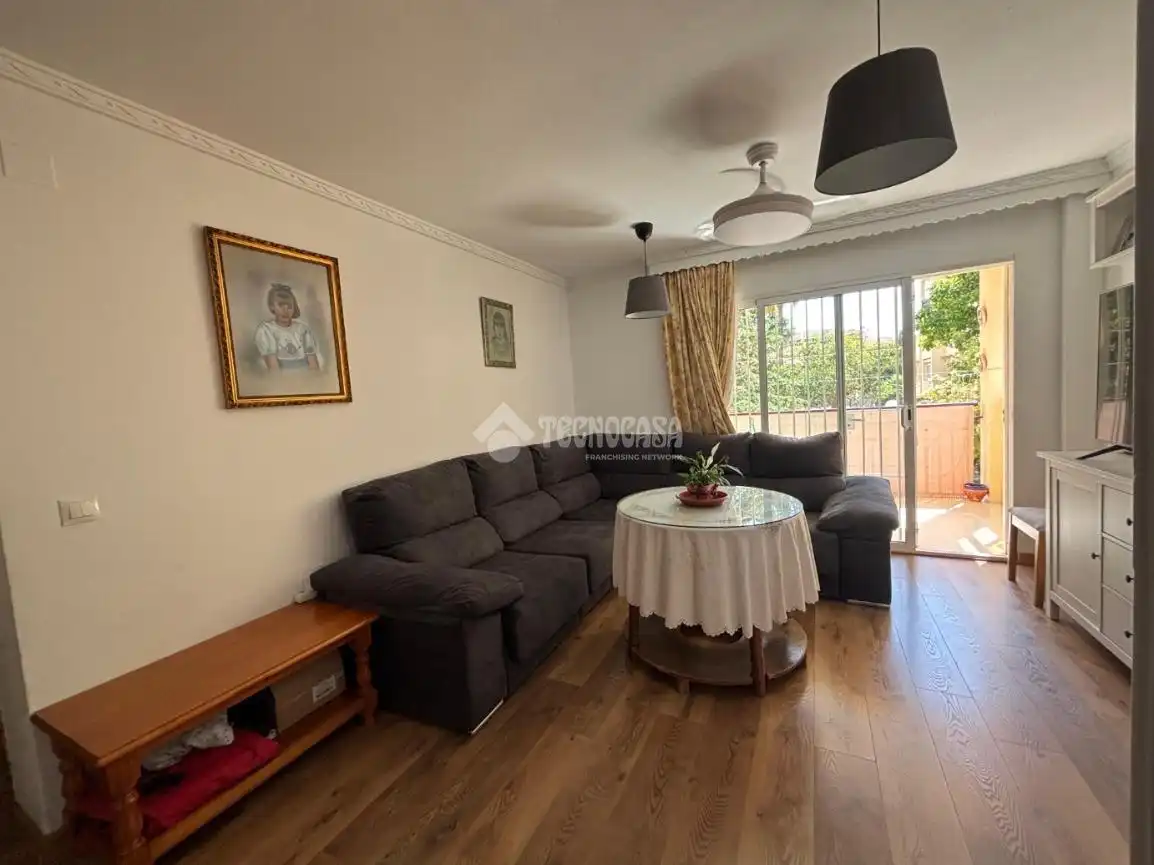 Living room of Flat for sale in Benalmádena  with Air Conditioner, Heating and Parquet flooring