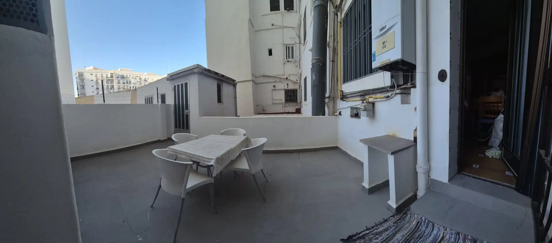 Terraza de Piso para compartir en Valencia con Calefacción, Amueblado y Lavadora