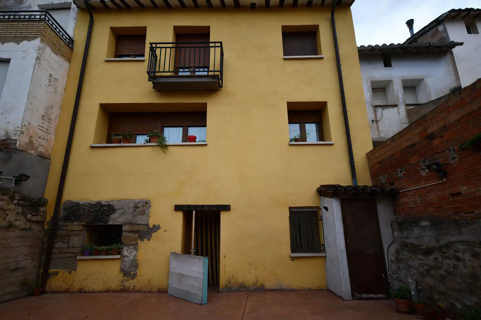 Vista exterior de Finca rústica en venda en Fuenmayor amb Calefacció, Parquet i Terrassa