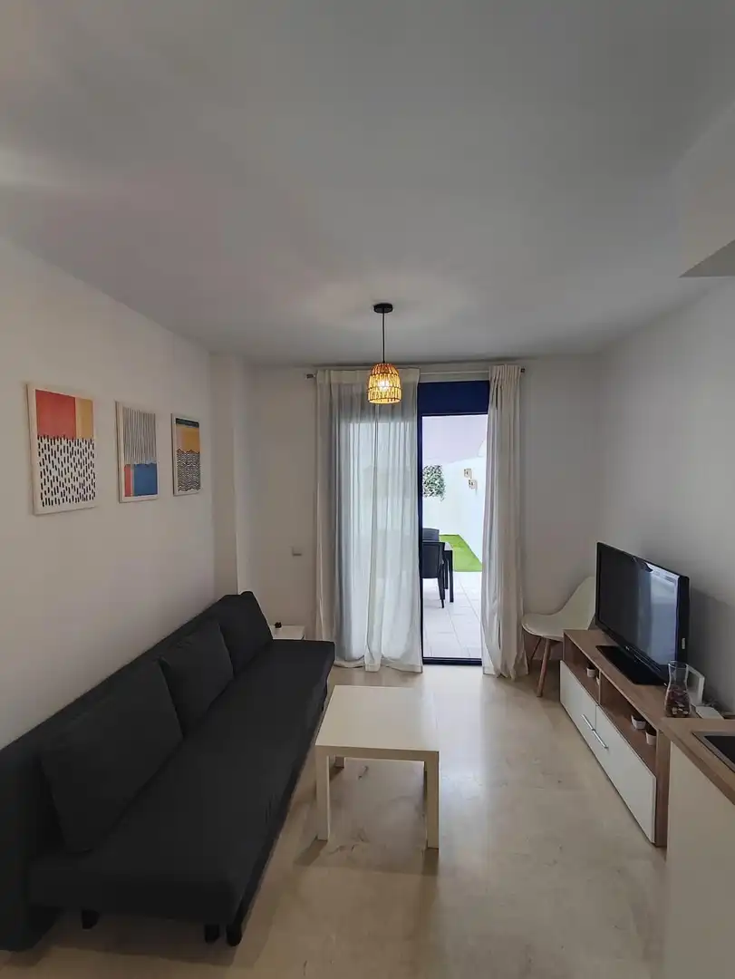 Sala de estar de Apartamento de alquiler en Benalmádena con Aire acondicionado, Calefacción y Terraza