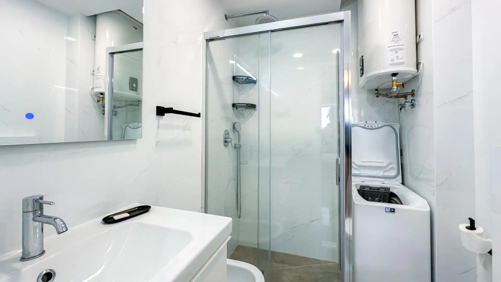 Baño de Piso de alquiler en Málaga con Aire acondicionado, Jardín privado y Terraza