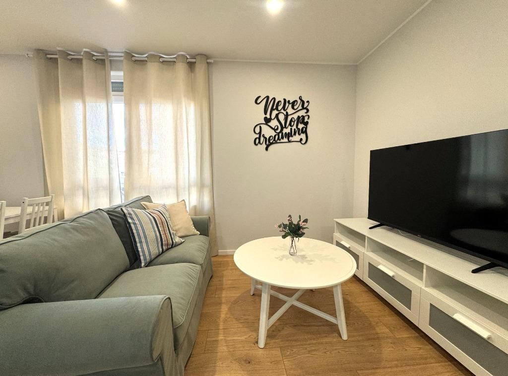 Sala de estar de Piso de alquiler en Los Corrales de Buelna  con Calefacción, Parquet y Terraza