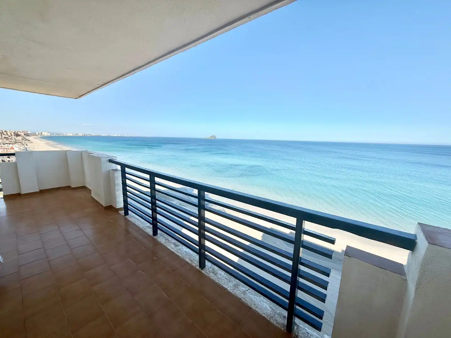 Terrassa de Apartament de lloguer en La Manga del Mar Menor amb Calefacció, Terrassa i Piscina
