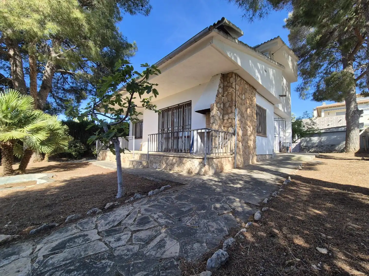 Vista exterior de Casa o xalet en venda en El Vendrell amb Jardí privat i Terrassa
