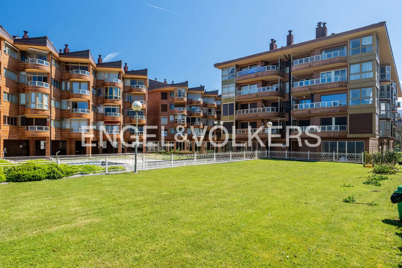 Vista exterior de Piso en venta en Zarautz con Calefacción, Parquet y Terraza