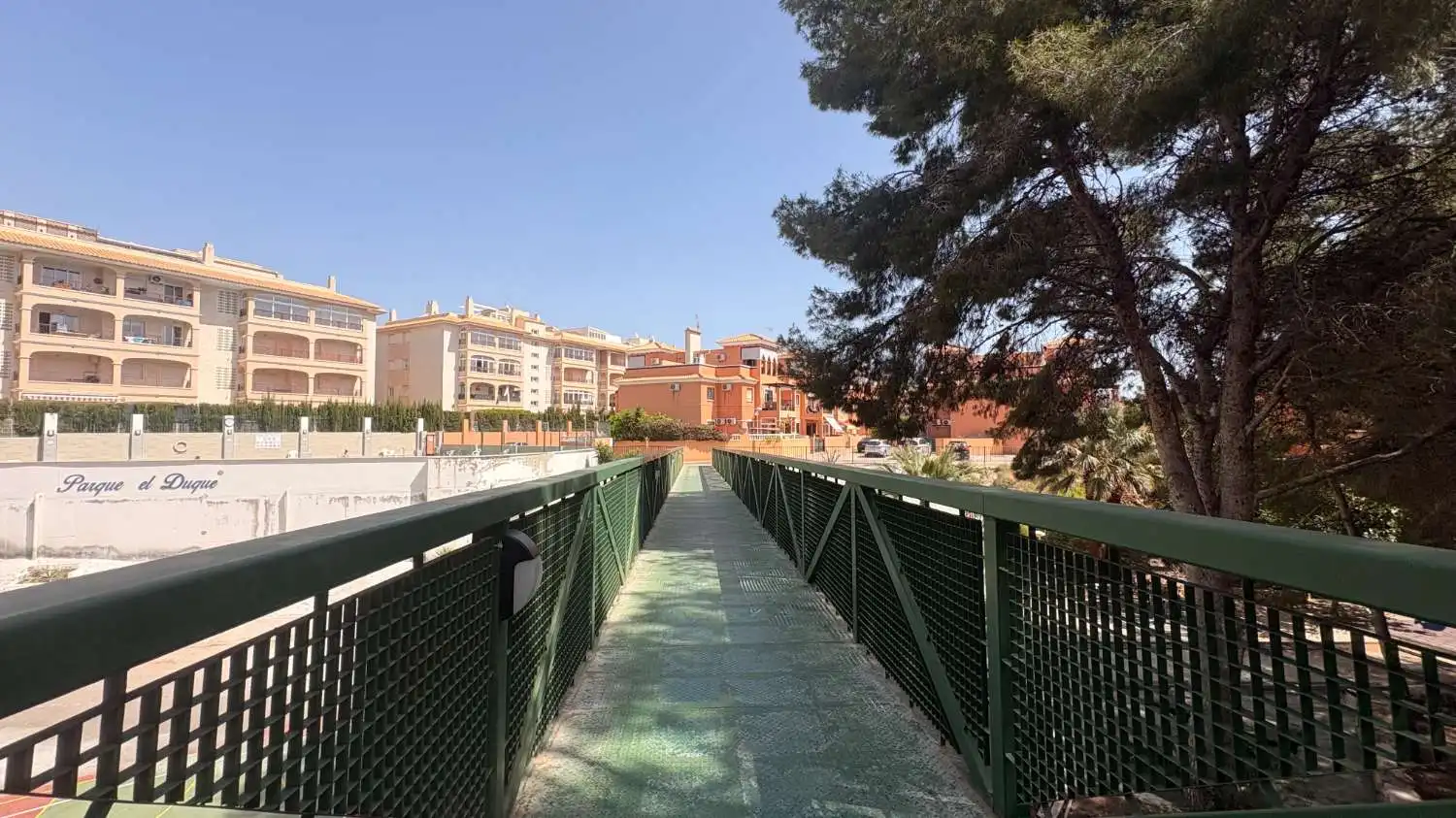 Außenansicht von Wohnungen zum Verkauf in Orihuela mit Klimaanlage, Heizung und Schwimmbad