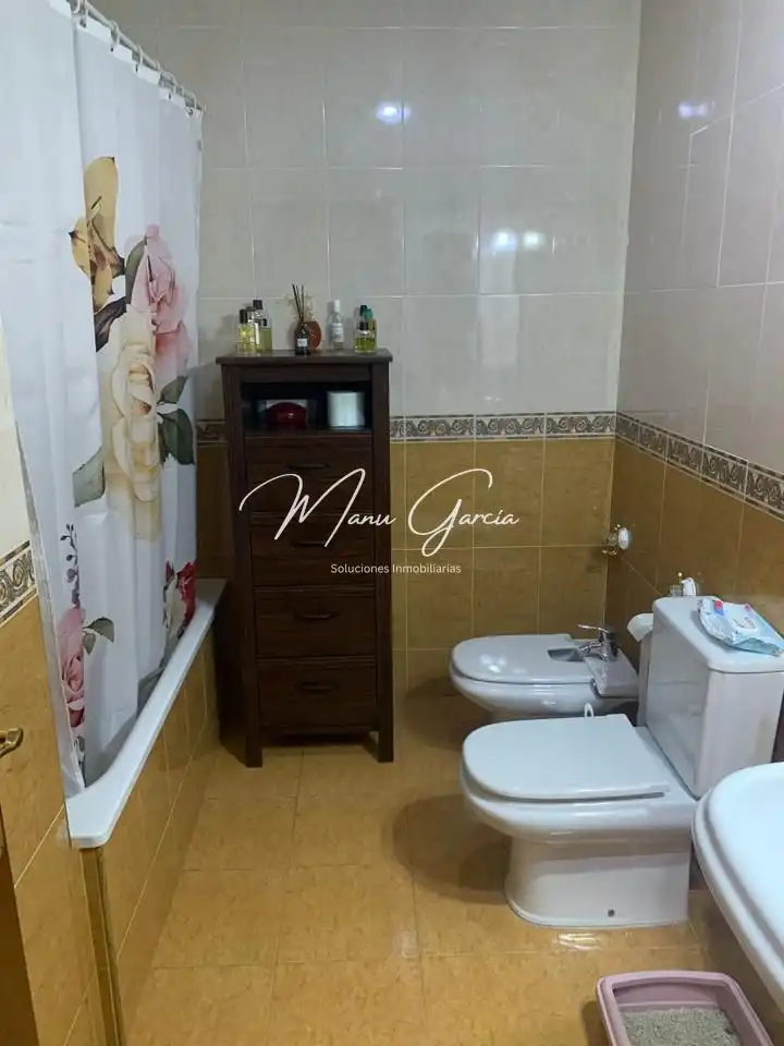 Baño de Planta baja en venta en Lucena con Aire acondicionado, Trastero y Amueblado