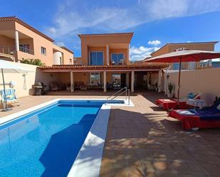 Vista exterior de Casa adosada en venda en Santiago del Teide amb Jardí privat, Terrassa i Traster