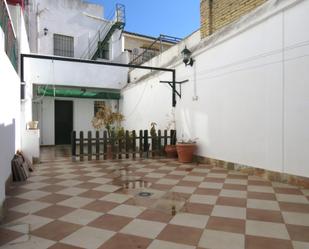 Vista exterior de Casa adosada en venda en Castilleja de la Cuesta amb Aire condicionat, Calefacció i Jardí privat