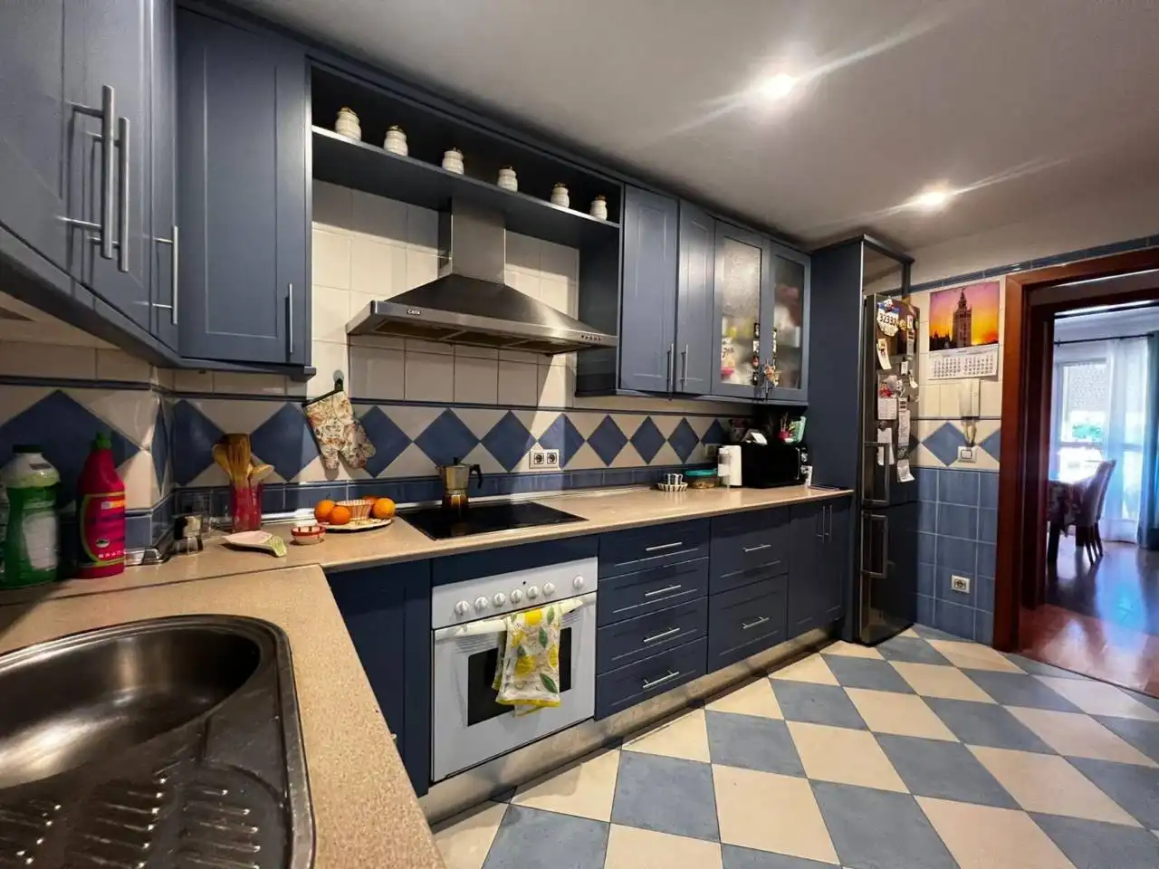 Kitchen of Flat for sale in Sevilla  with Air Conditioner and Heating