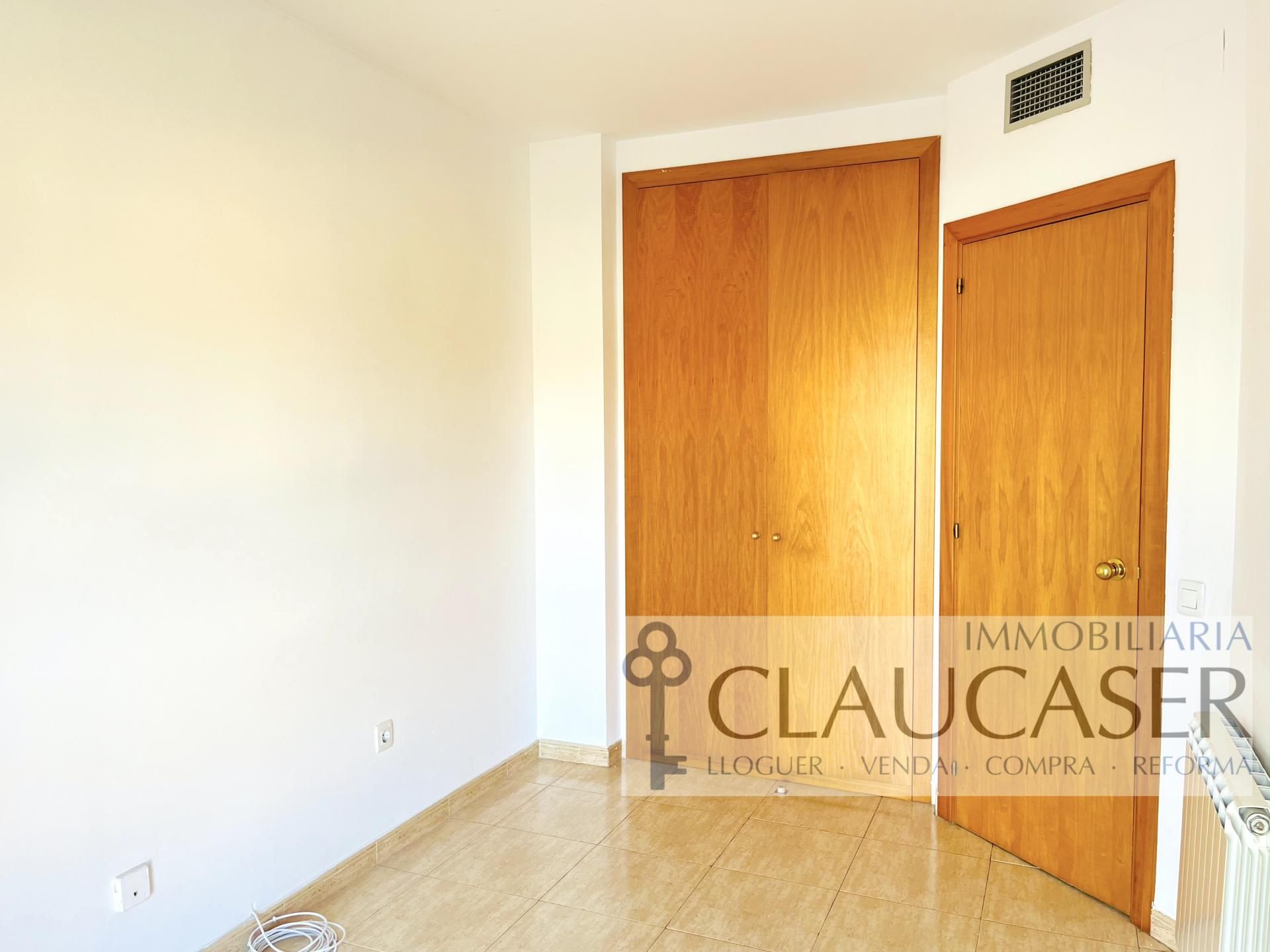 Bedroom of Flat to rent in Sabadell  with Air Conditioner, Heating and Oven