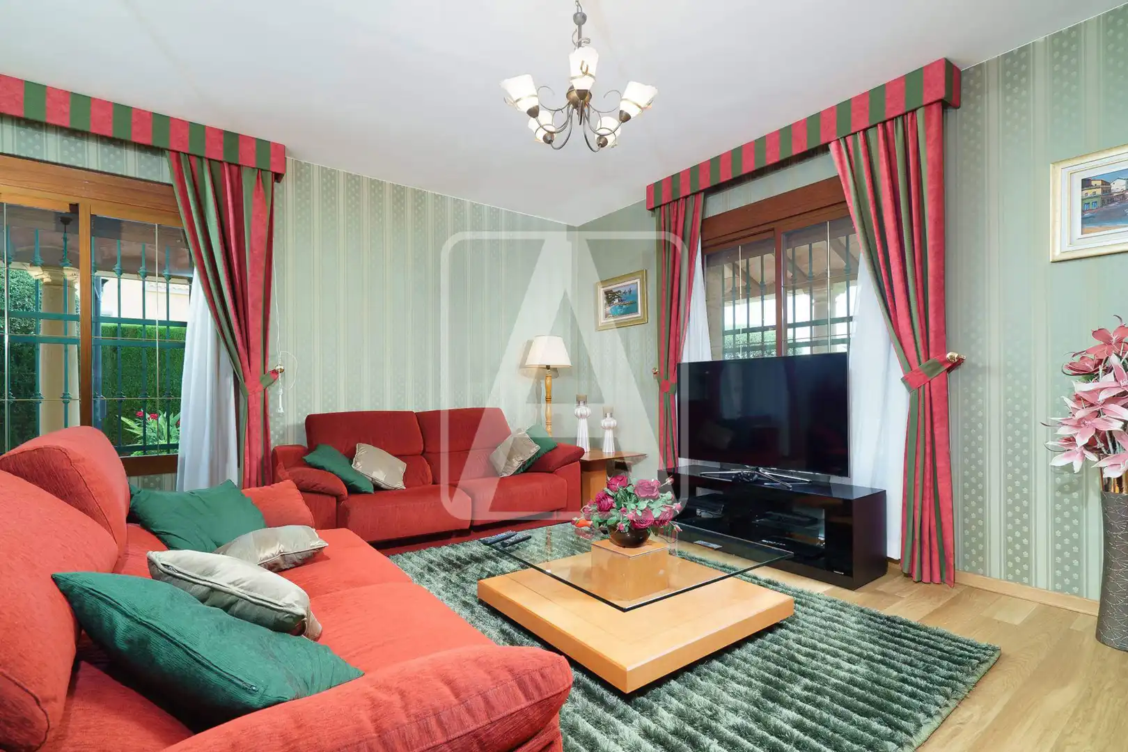 Chalet con piscina en venta en Marisol Park - Ortembach - Los Almendros, imagen 9
