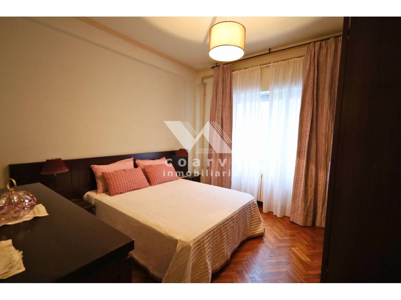 Dormitori de Pis en venda en Ourense Capital  amb Calefacció, Moblat i Balcó