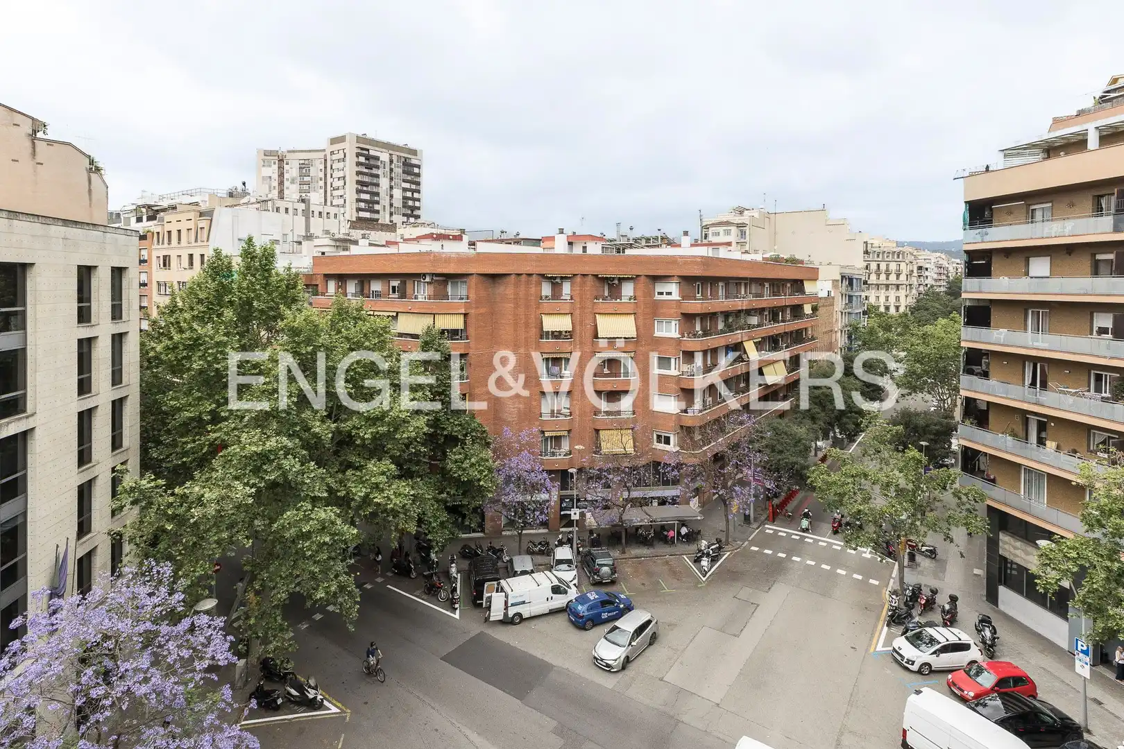 Außenansicht von Wohnung zur Miete in Barcelona mit Heizung, Balkon und Haustiere erlaubt