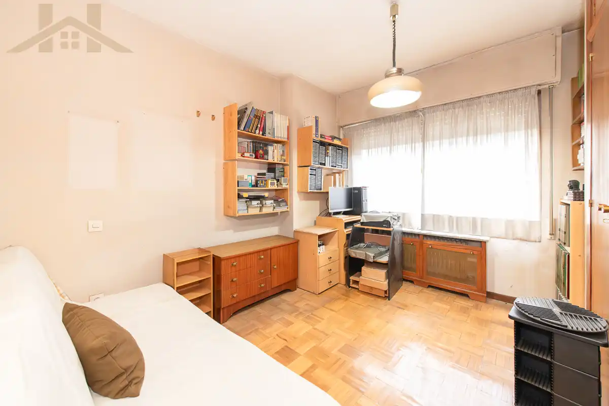 Bedroom of Flat for sale in Madrid  with Air Conditioner, Heating and Community pool