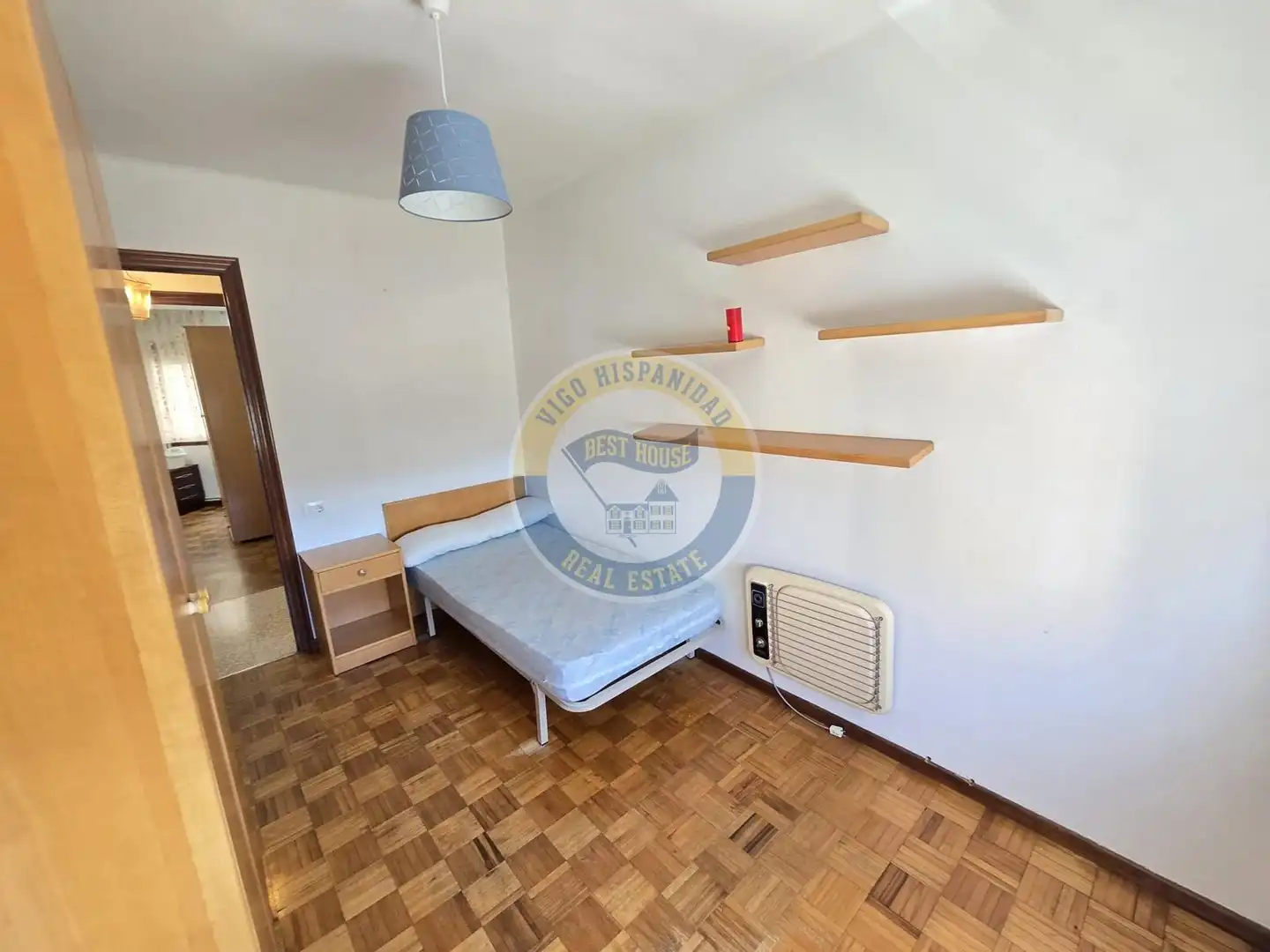 Habitación de Piso de alquiler en Vigo  con Calefacción, Parquet y Amueblado
