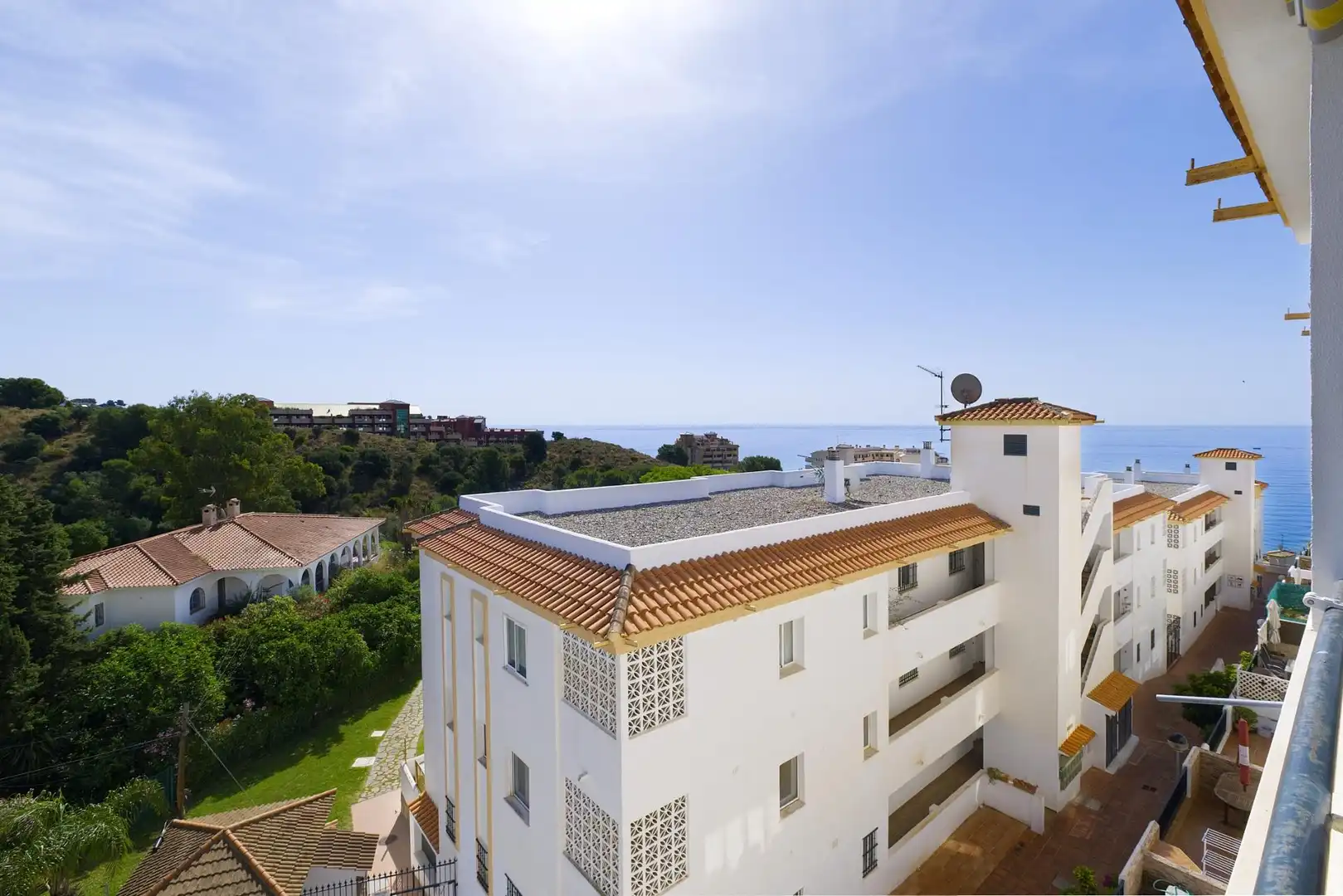 Außenansicht von Wohnung zum Verkauf in Benalmádena mit Klimaanlage, Privatgarten und Abstellraum