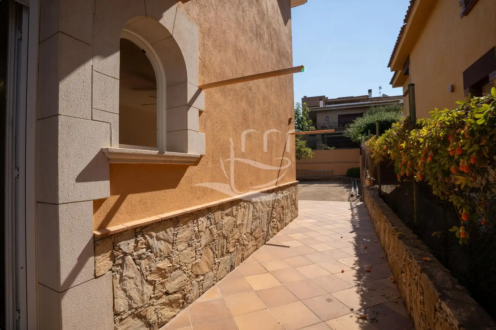 Vista exterior de Casa adosada en venta en Mont-ras con Calefacción, Jardín privado y Terraza