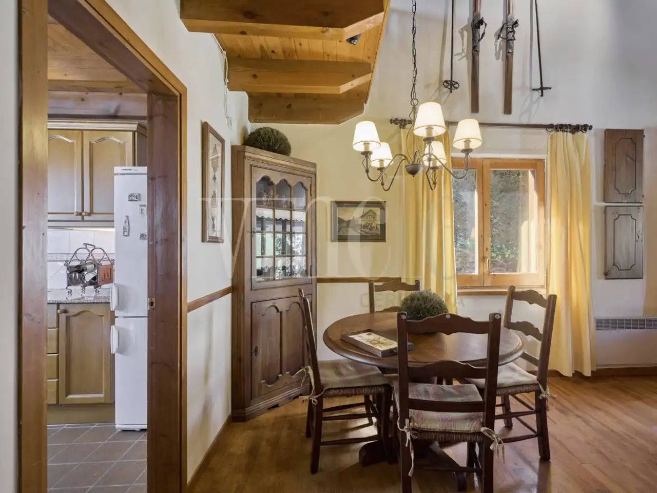 Menjador de Casa o xalet en venda en Fontanals de Cerdanya amb Calefacció, Jardí privat i Parquet