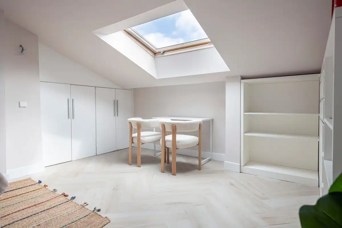 Schlafzimmer von Dachboden zum Verkauf in Majadahonda mit Klimaanlage, Heizung und Privatgarten